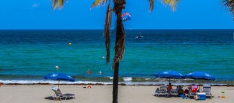 Hollywood Sands Resort