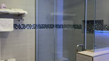 Queen Bed, Non Smoking with Fireplace | Bathroom shower