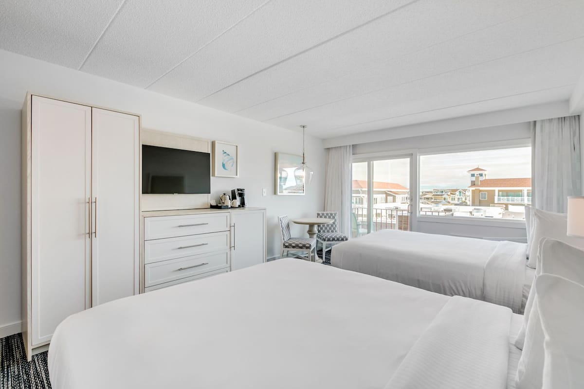 Signature Double Room | 1 bedroom, in-room safe, iron/ironing board, WiFi
