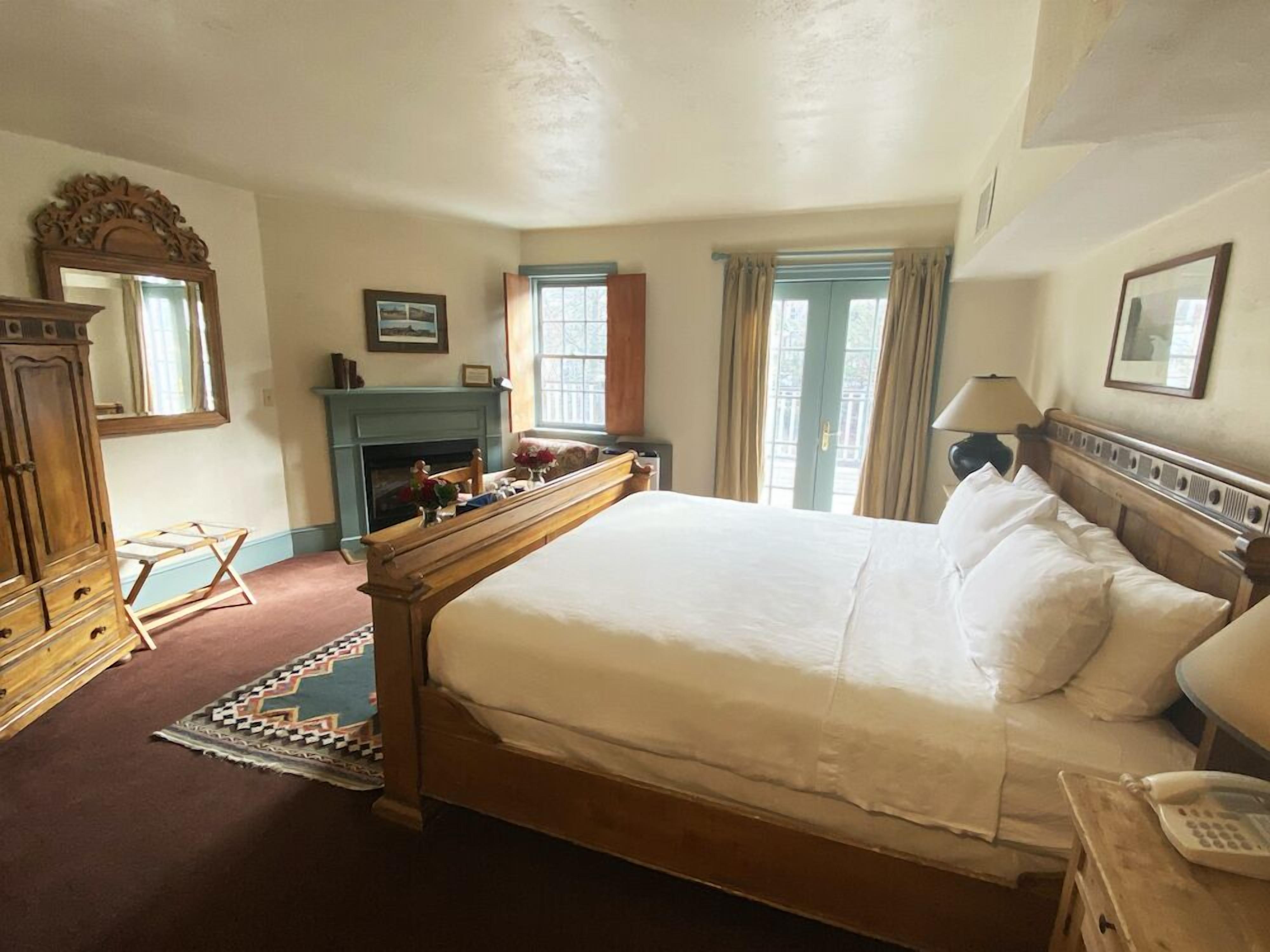 客房, 1 张特大床 | 遮光窗帘、熨斗/熨衣板、免费 WiFi、床单