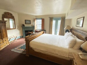 客房, 1 张特大床 | 遮光窗帘、熨斗/熨衣板、免费 WiFi、床单