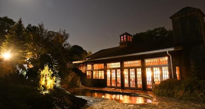 The Red Lion Inn Resort 1704