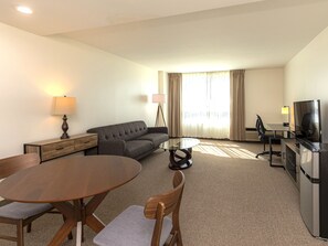 Schreibtisch, laptopgeeigneter Arbeitsplatz, Verdunkelungsvorhänge