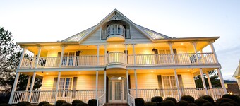 Plantation Oaks Suites & Inn