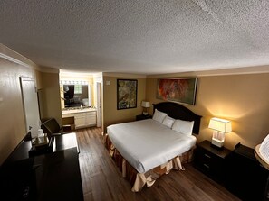 Iron/ironing board, free WiFi, bed sheets - Plantation Oaks Suites & Inn Millington (Millington)