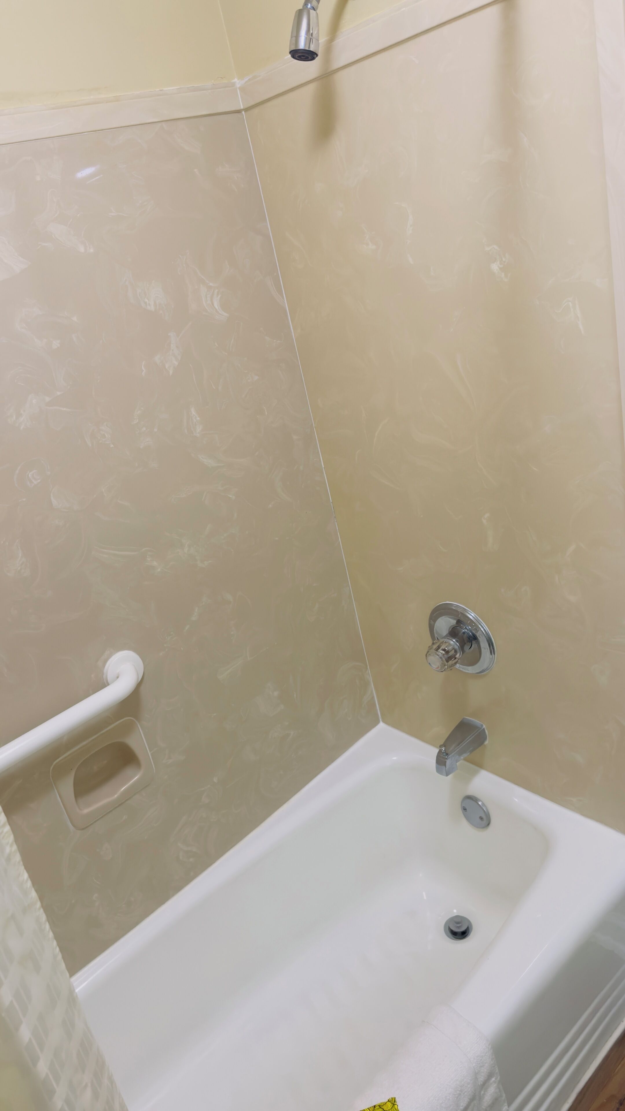 combined shower/bathtub, free toiletries, hair dryer, towels