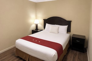 Tabla de planchar con plancha, wifi gratis y ropa de cama