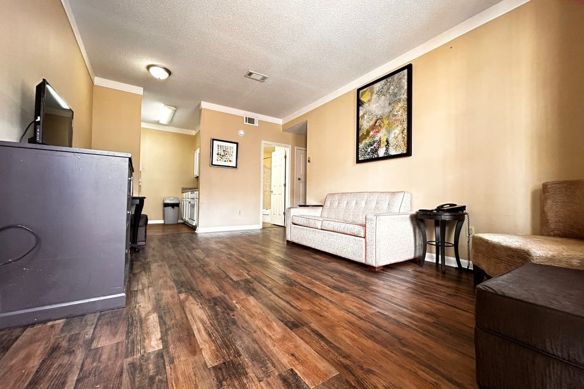 Suite, 2 Bedrooms, Kitchenette | Iron/ironing board, free WiFi, bed sheets