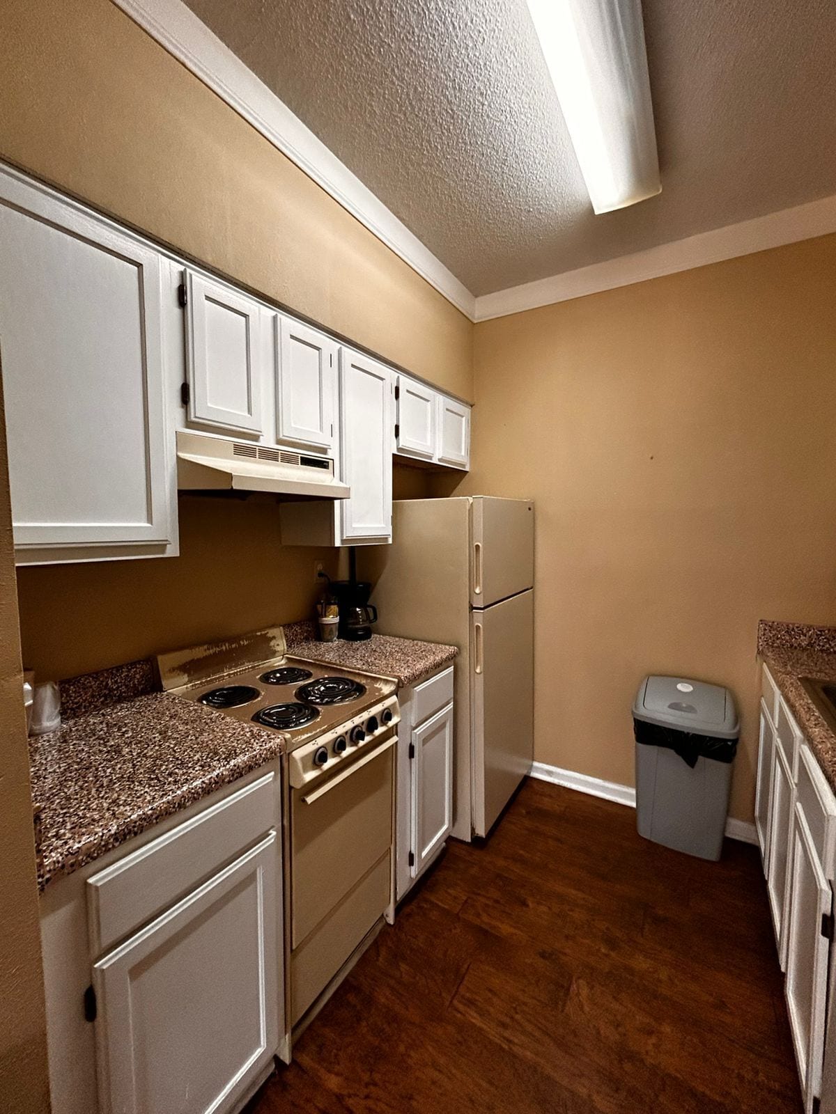 Suite, 2 Bedrooms, Kitchenette | Private kitchenette | Mini-fridge, microwave, coffee/tea maker