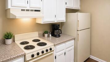 Suite, 2 habitaciones, cocineta | Cocineta privada | Cafetera y tetera, frigobar y microondas