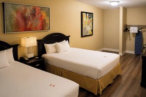Iron/ironing board (on request), WiFi (free), bed sheets - Plantation Oaks Suites & Inn Millington (Millington)