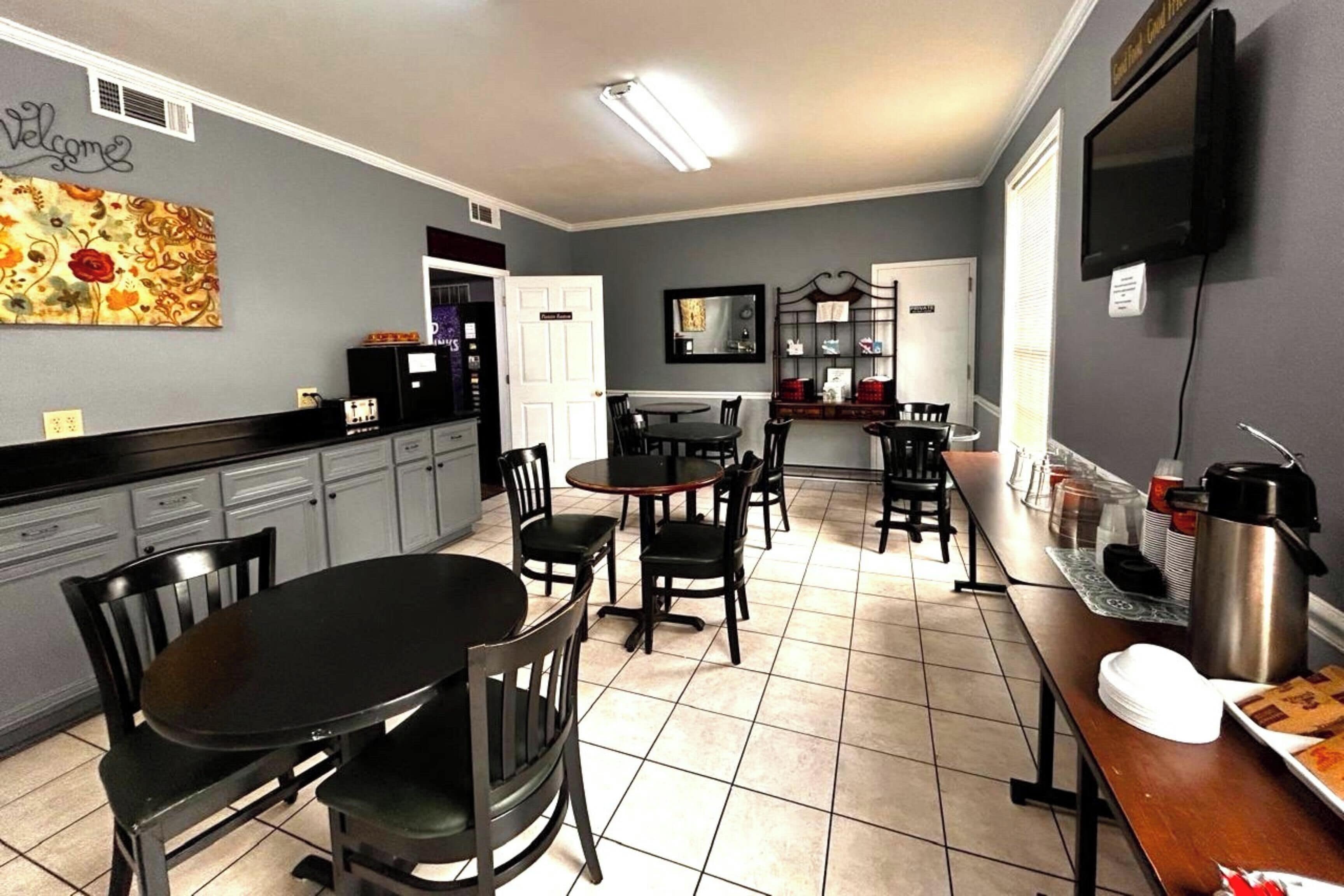 Free daily continental breakfast