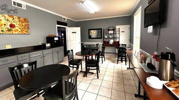 Free daily continental breakfast