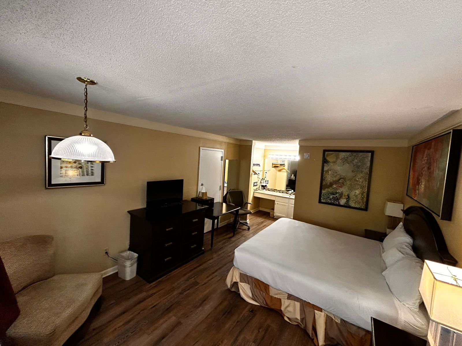 Iron/ironing board, free WiFi, bed sheets