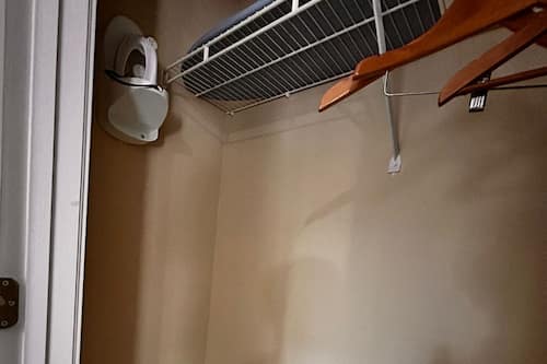 Iron/ironing board, free WiFi, bed sheets