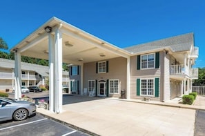 Exterior - Plantation Oaks Suites & Inn Millington (Millington)