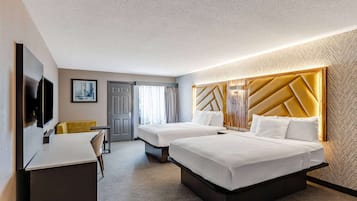 Habitación Deluxe, 2 camas Queen size, para no fumadores (Private Balcony) | Ropa de cama de alta calidad, edredón y escritorio