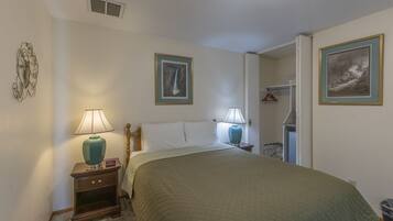 Standard Double Room, Ensuite (Room 201)