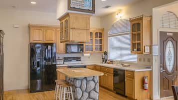 Luxury Double Room, Ensuite (Bridalveil - 207) | Private kitchen | Microwave, coffee/tea maker, freezer