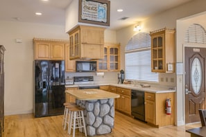 Luxury Double Room, Ensuite (Bridalveil - 207) | Private kitchen | Microwave, coffee/tea maker, freezer