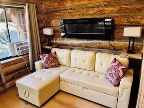 标准套房, 1 张大床和 1 张沙发床, 露台, 山景 (9) | 起居区