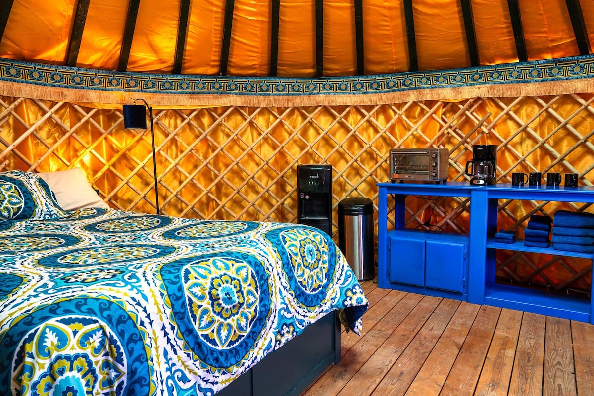 Yurt #2 | 1 bedroom, Egyptian cotton sheets, premium bedding
