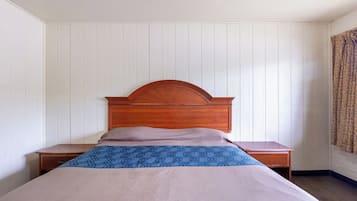 Escritorio y ropa de cama