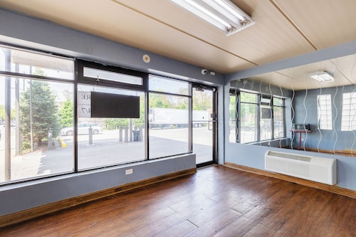 Best Motel By OYO Chicago I-90