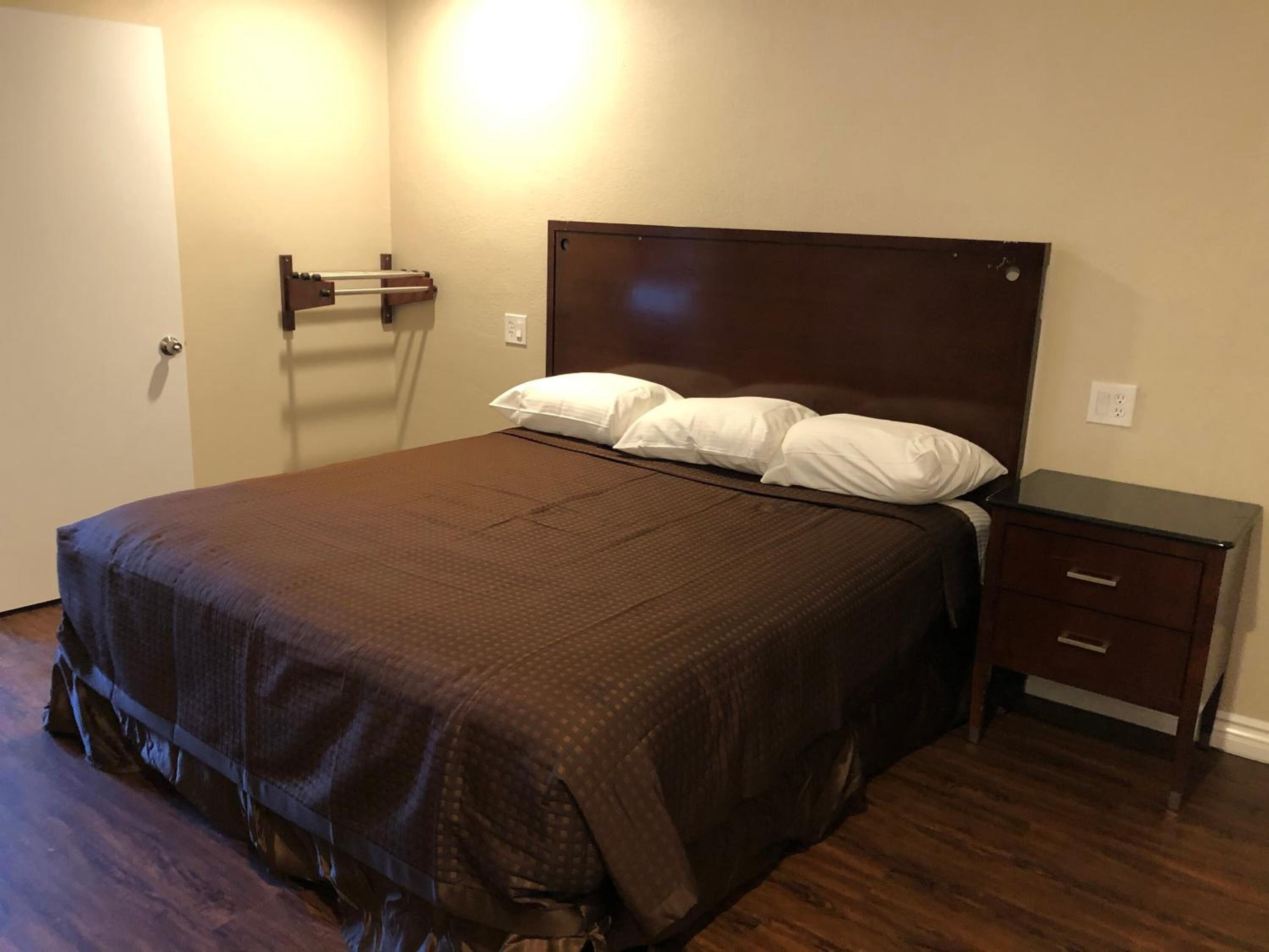 Desk, free WiFi, bed sheets