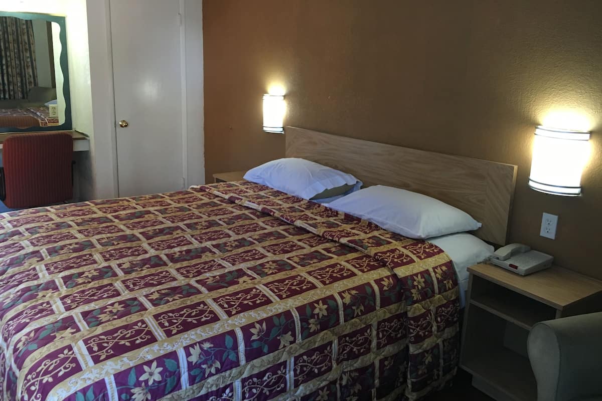 Standard Room, 1 King Bed, Non Smoking