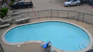 Alberca al aire libre por temporada