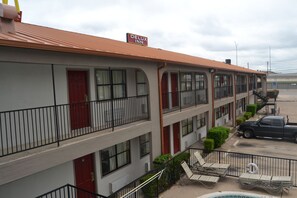 Exterior - Deluxe INN (Irving)