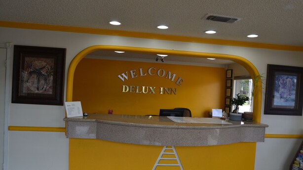 Reception hall - Deluxe INN (Irving)