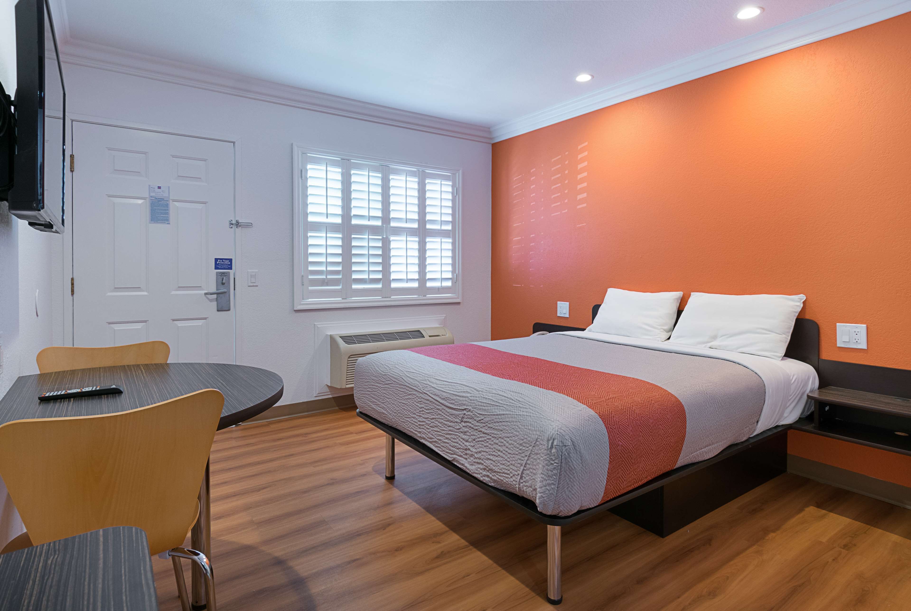 Desk, free WiFi, bed sheets