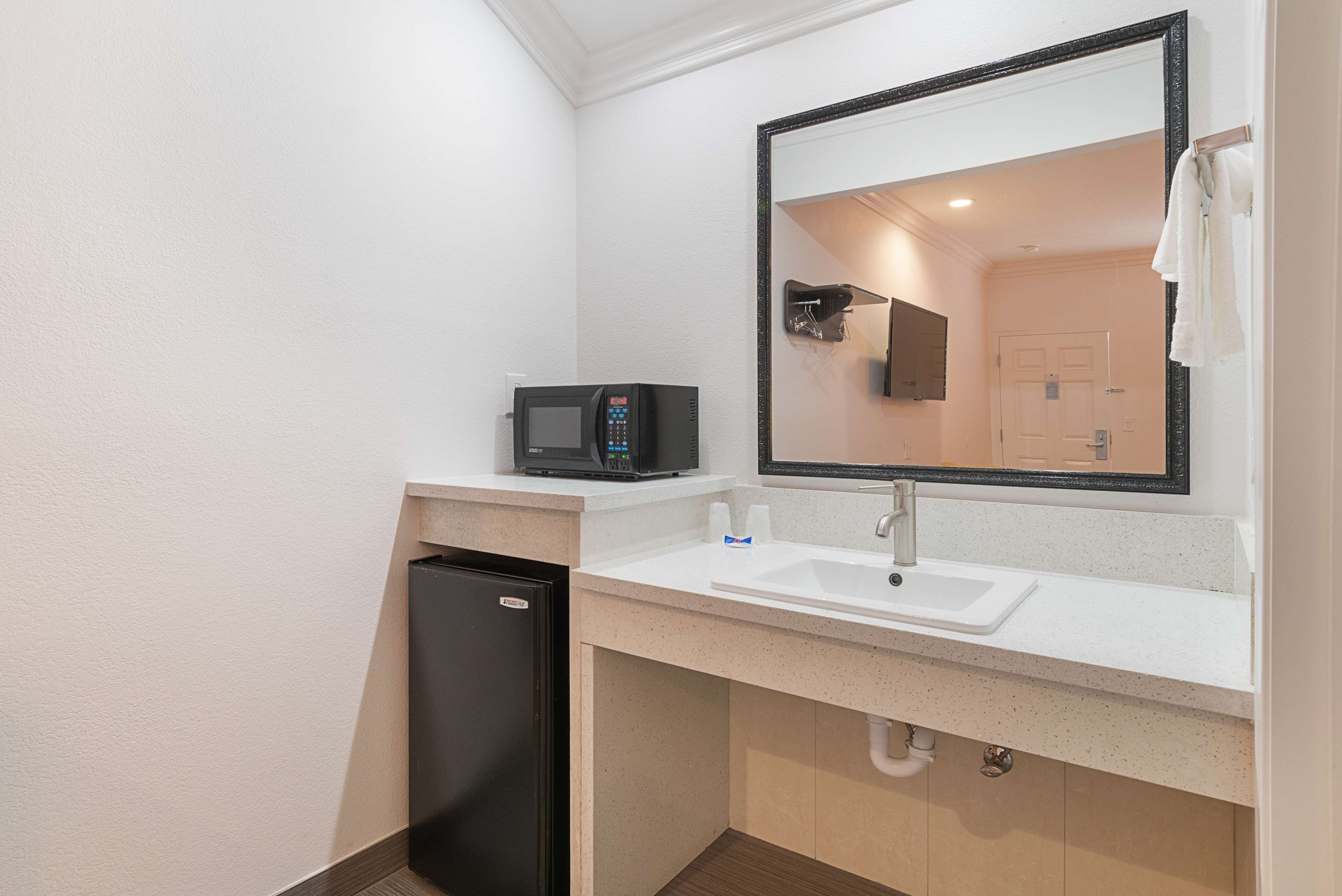 淋浴/盆浴组 合、毛巾