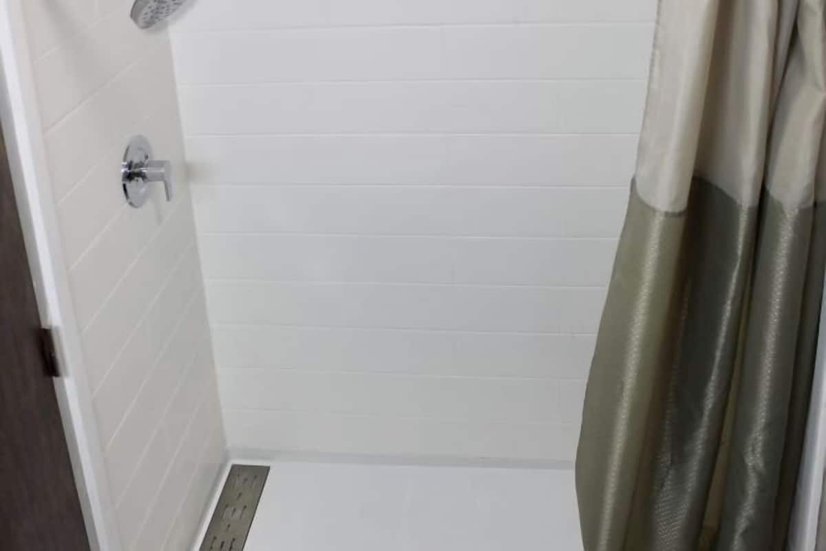 花灑/浴缸組合、提供毛巾