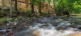 梅姬山谷溪畔小屋酒店