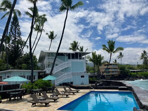 Front of property - Kona Tiki Hotel  (Kailua-Kona)