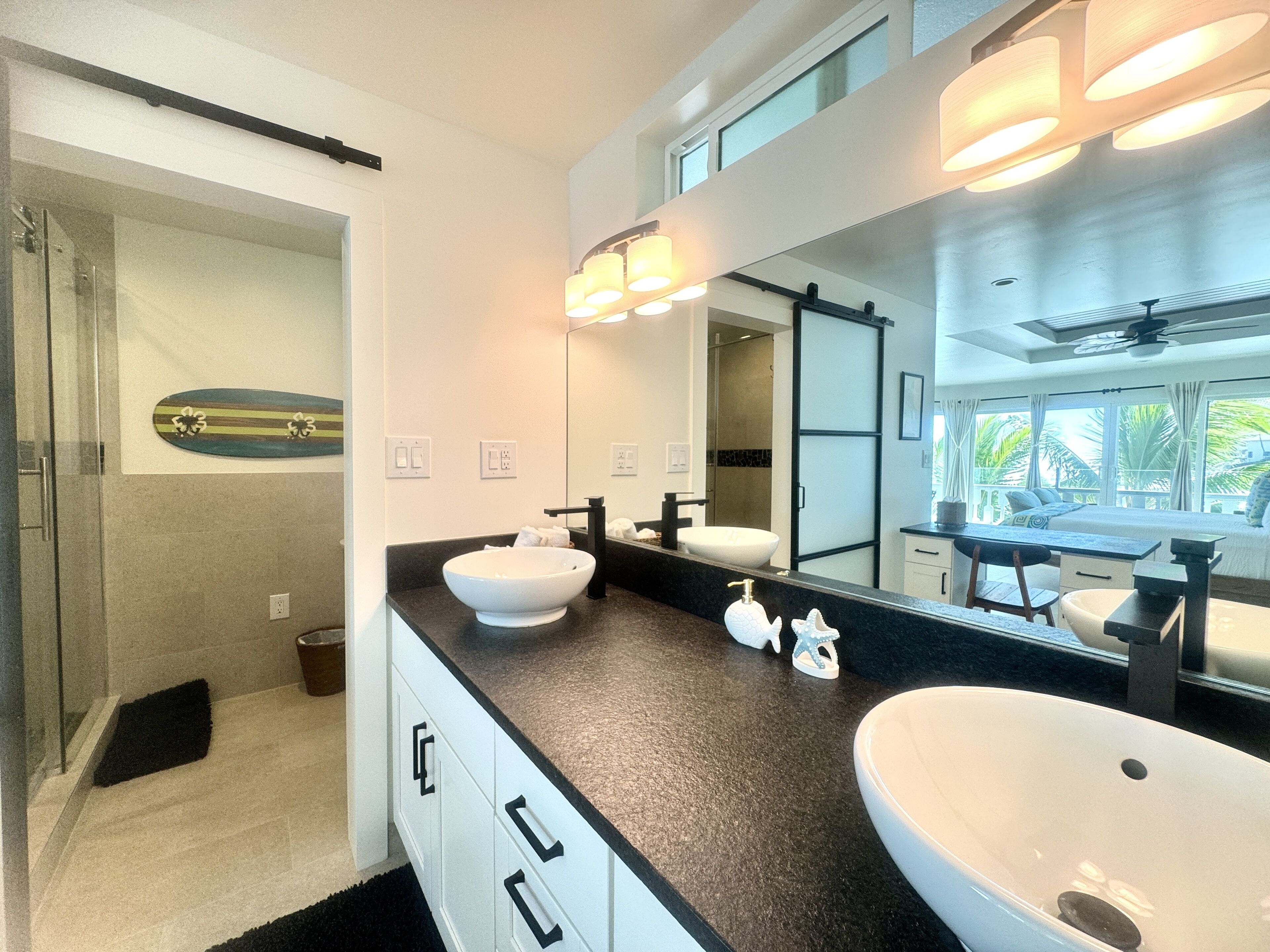 panoramic studio | bathroom | shower, towels