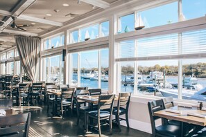 Dining - The Hotel at Cape Ann Marina (Gloucester)