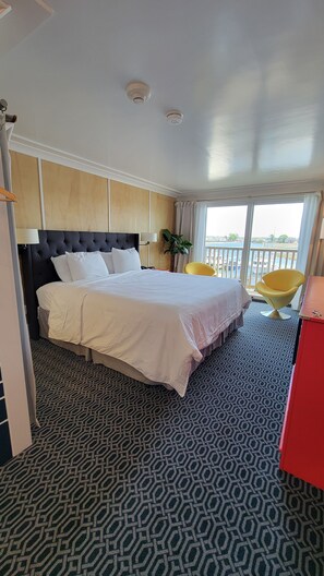 Iron/ironing board, bed sheets - The Hotel at Cape Ann Marina (Gloucester)