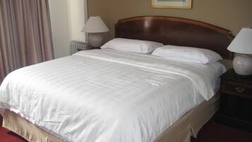 Superior Room, 1 King Bed, Private Bathroom