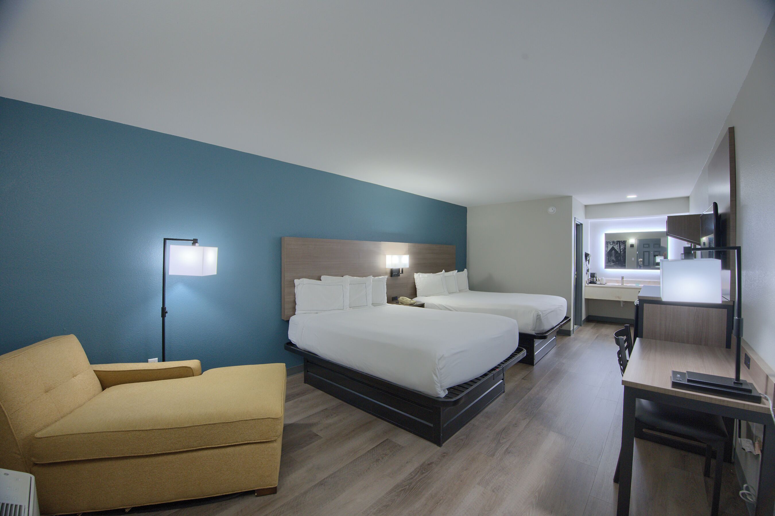 Rom – standard, 2 queensize-senger | Skrivebord, strykejern/-brett, wi-fi (inkludert) og sengetøy