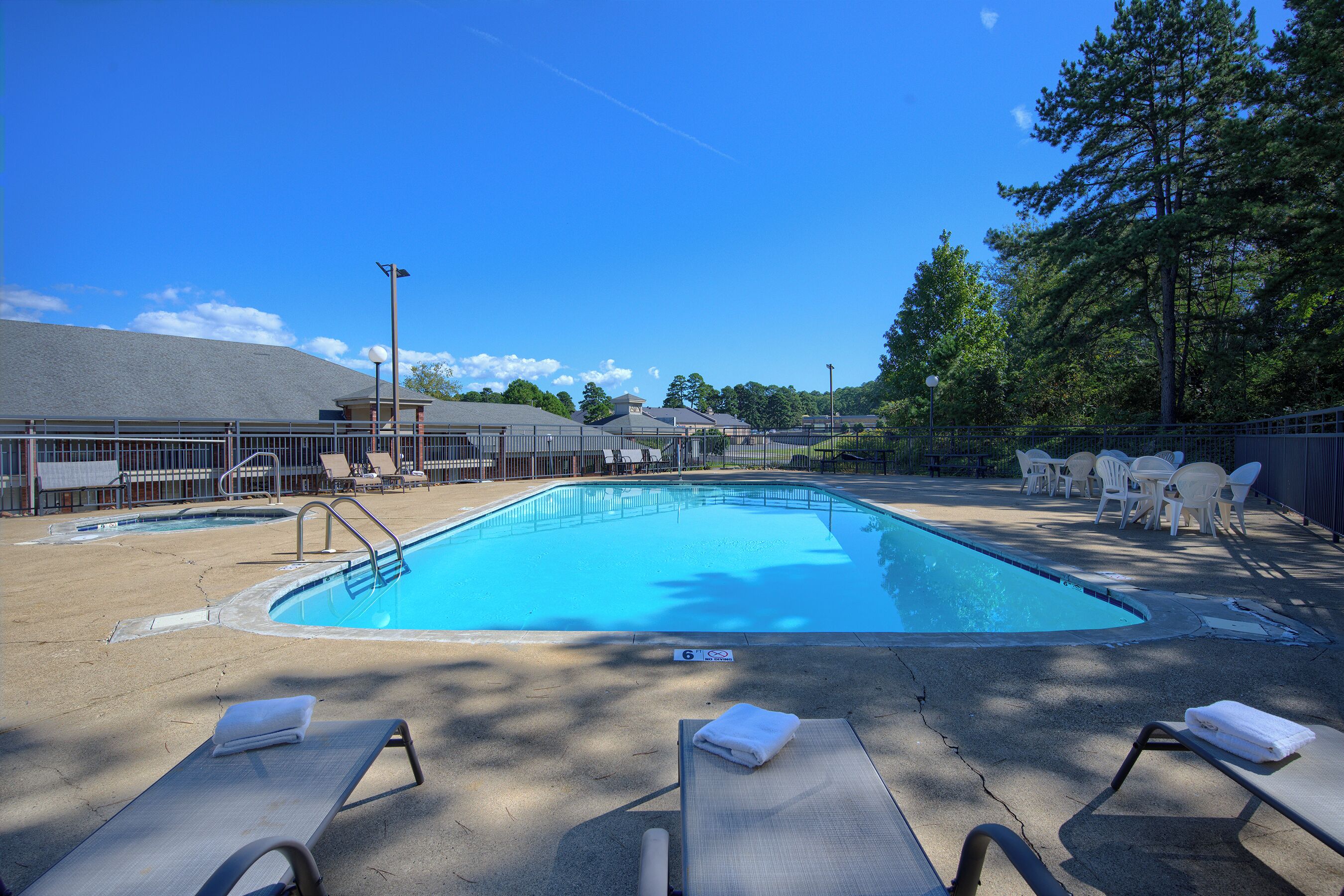 Sesongbasert utendørsbasseng