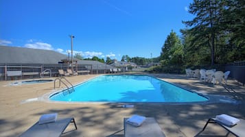 Sesongbasert utendørsbasseng