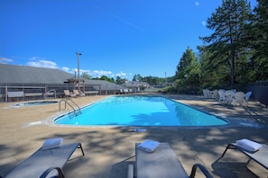 Sesongbasert utendørsbasseng