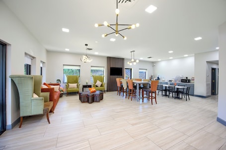 Lobby. Hotsprings Village Inn