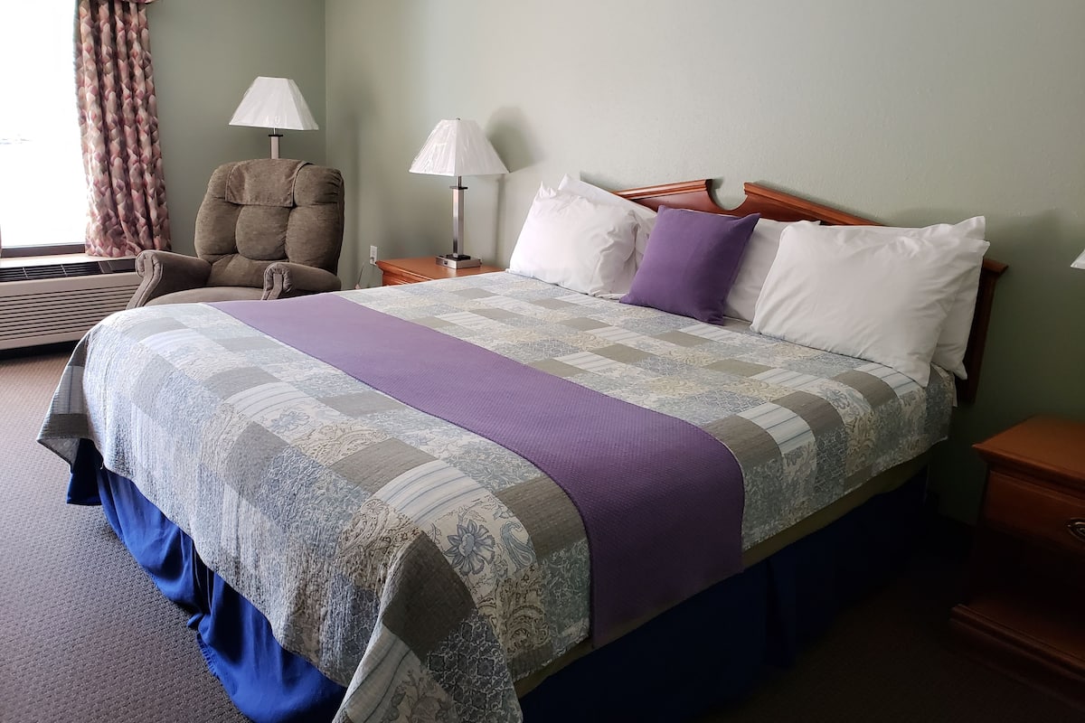 Desk, iron/ironing board, free WiFi, bed sheets