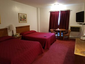 Escritorio, wifi gratis, ropa de cama