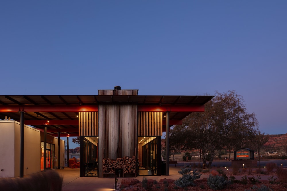 Best Friends Roadhouse and Mercantile by null